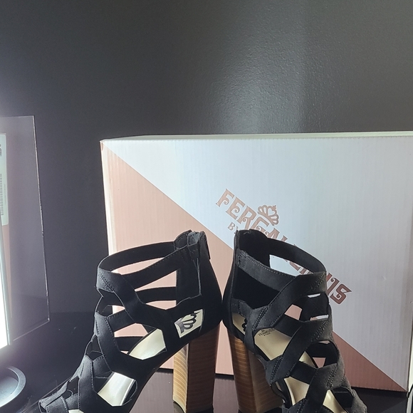 *NEW* Fergalicious Maiden Black Sandals - Picture 4 of 9